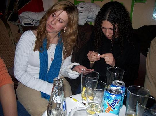 20060130041612-mari-y-ro.jpg