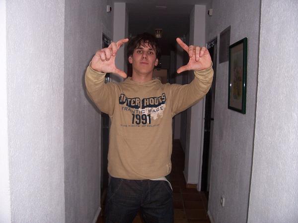 20060901031313-keko-en-el-pasillo.jpg